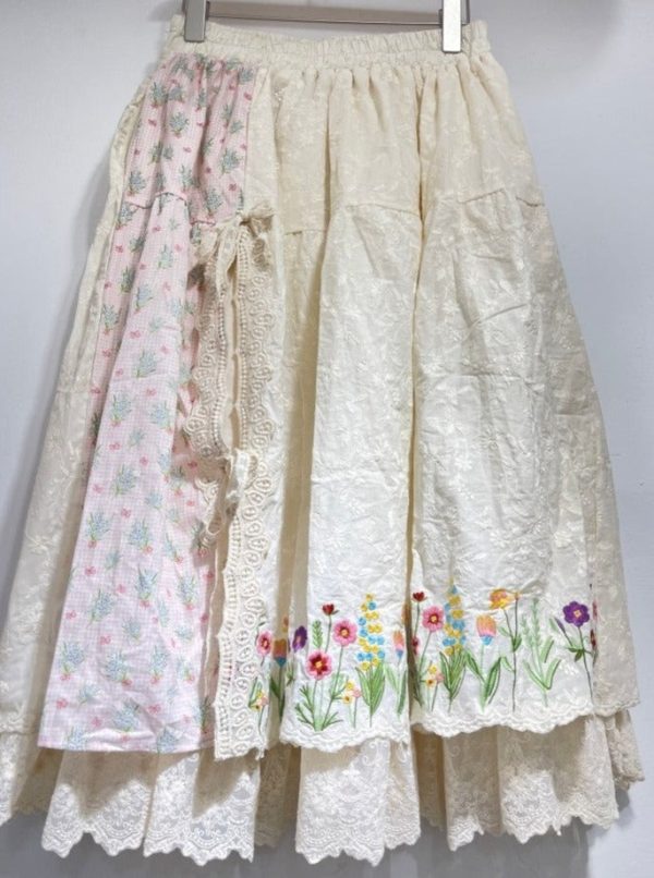 Vittlr Floral Embroidered Skirt