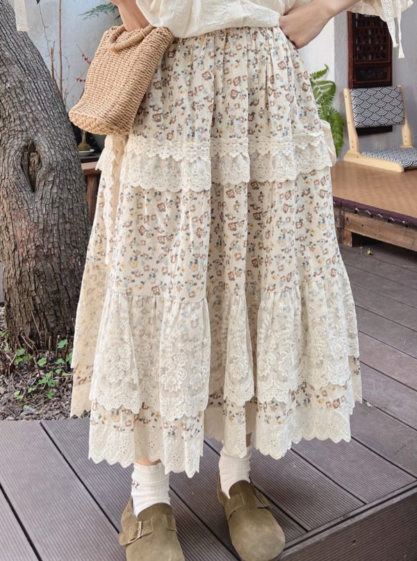 Vittlr Lace Trim Floral Skirt