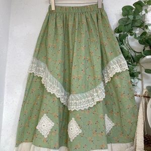 Vittlr Floral Skirt With Lace Trim