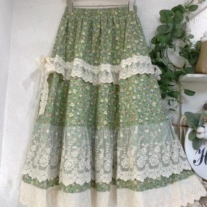 Vittlr Lace Trim Floral Skirt