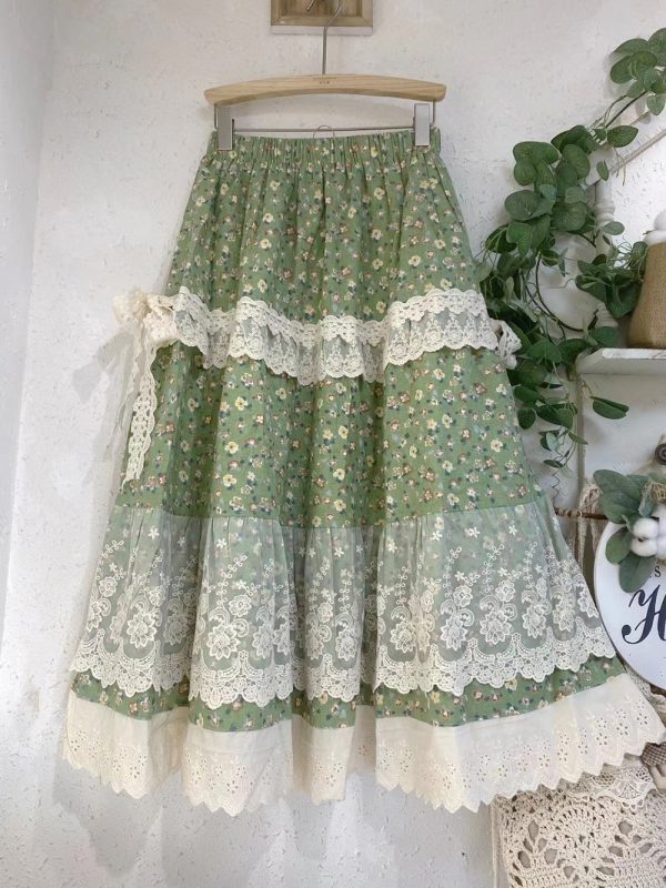 Vittlr Lace Trim Floral Skirt